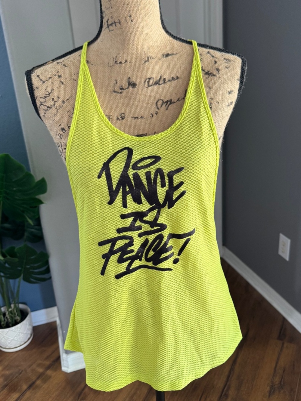 Zumba Wear Tank Top Womens M Black “Keep On Movin” Instructor Racerback Workout